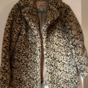 Flying tomato faux fur leopard jacket